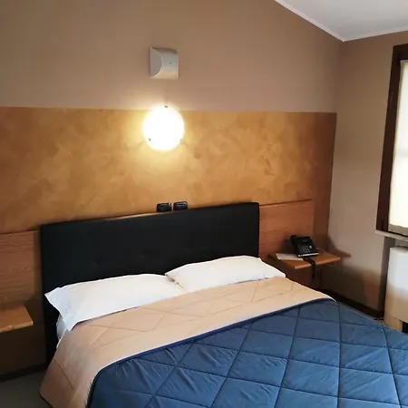 Est 3* 佩斯基耶拉博罗梅奥