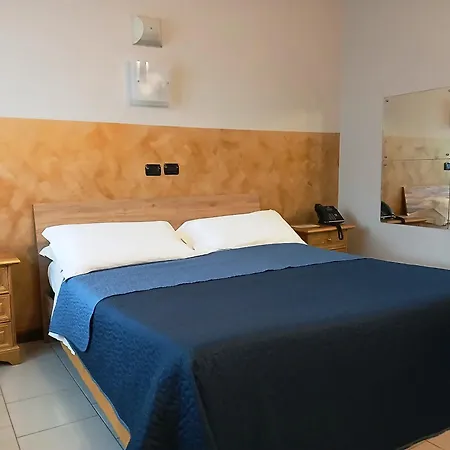 Est 汽车旅馆 佩斯基耶拉博罗梅奥